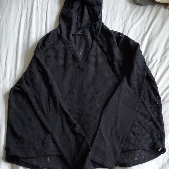 Mesh long sleeve hoodie with front through pocket - Picture 2 of 3